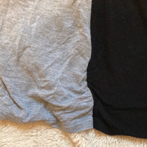 💚 2/22 💚 Venus two tone top with cutout neckline - Picture 4 of 5